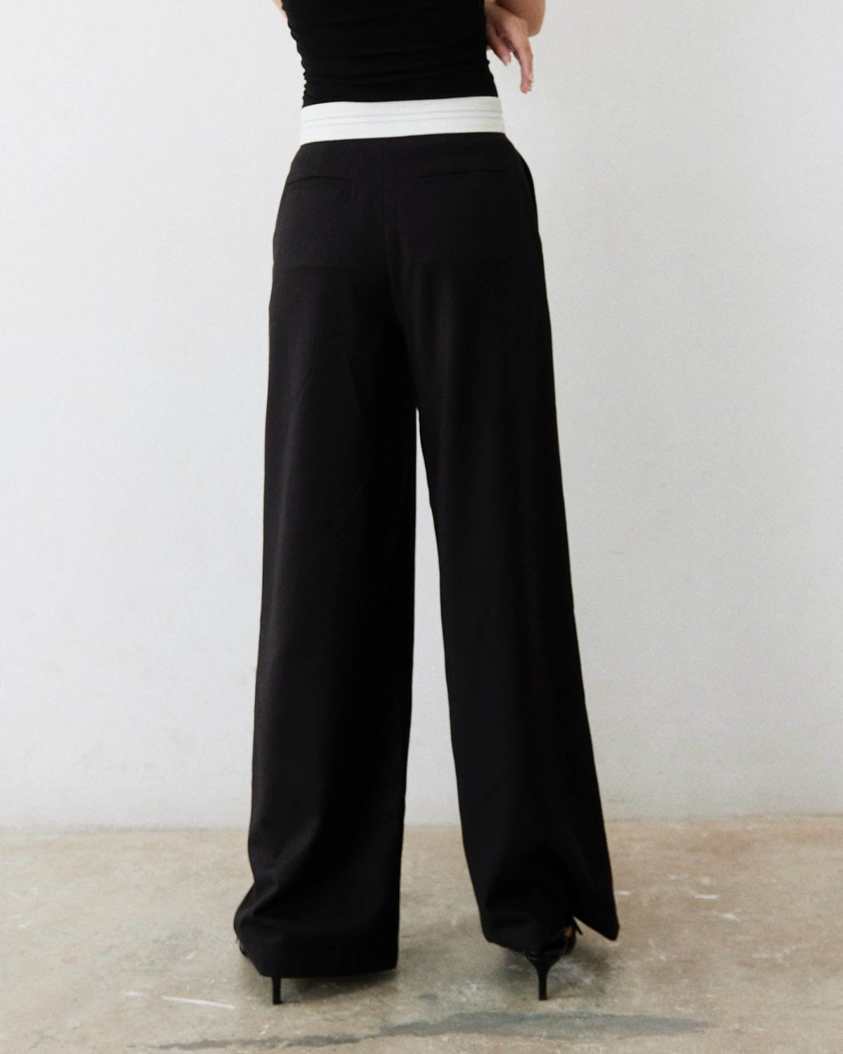AIMER - Low Waist Oversized Trousers in Black Contrast