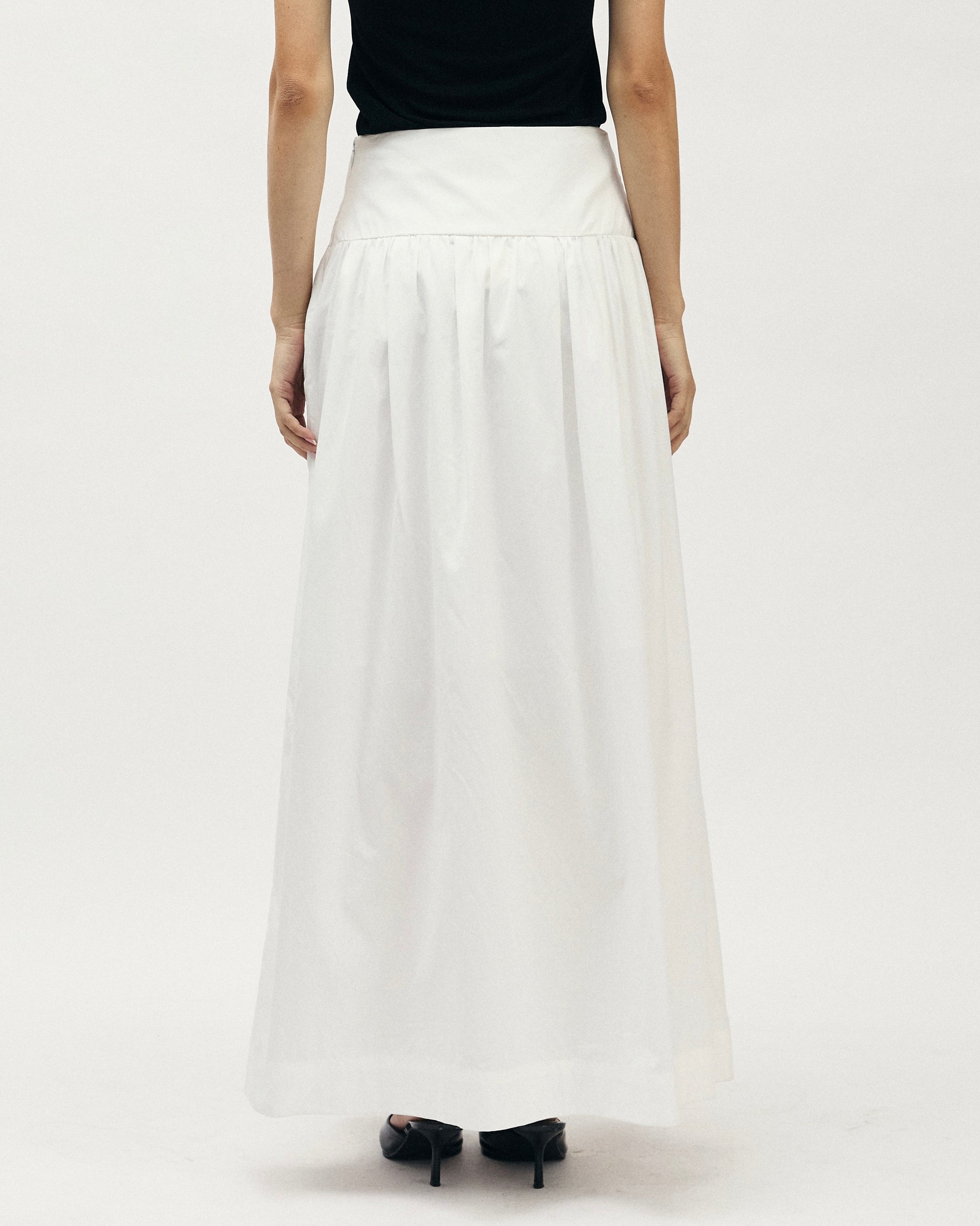 AIMER - Oversized A Skirt in White Cotton