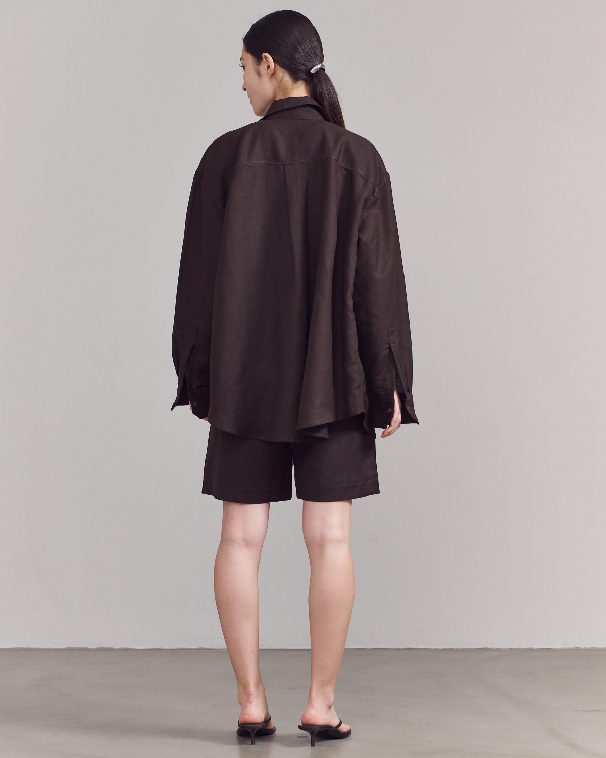 SS25 Lin et Lumière - Essential Bermuda Shorts in Dark Brown Linen