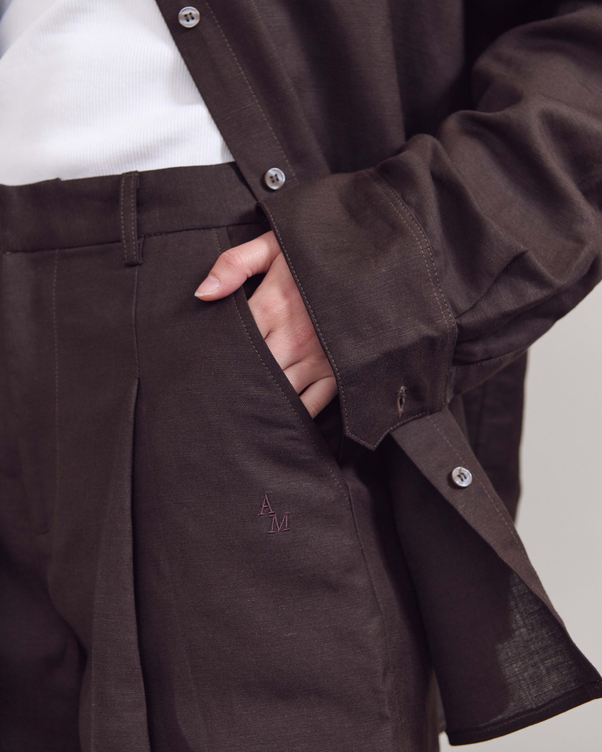 SS25 Lin et Lumière - Essential Bermuda Shorts in Dark Brown Linen