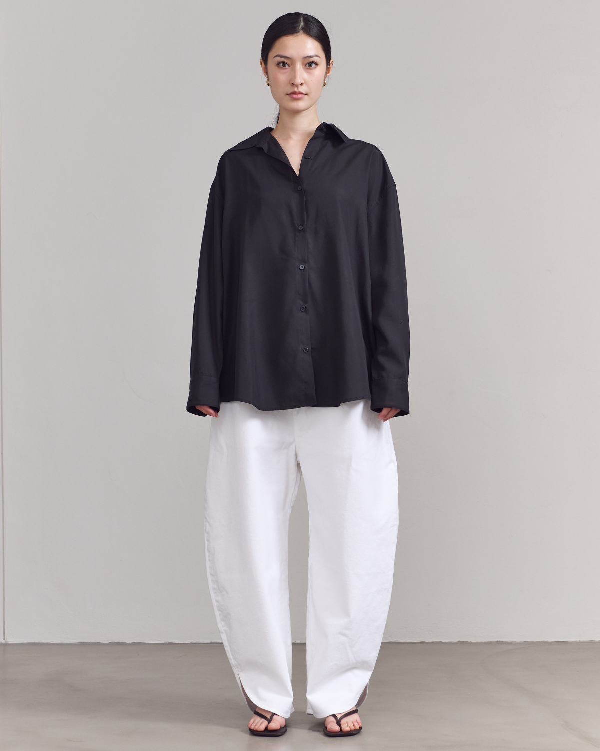 SS25 Lin et Lumière - Essential Oversized Shirt in Black Linen