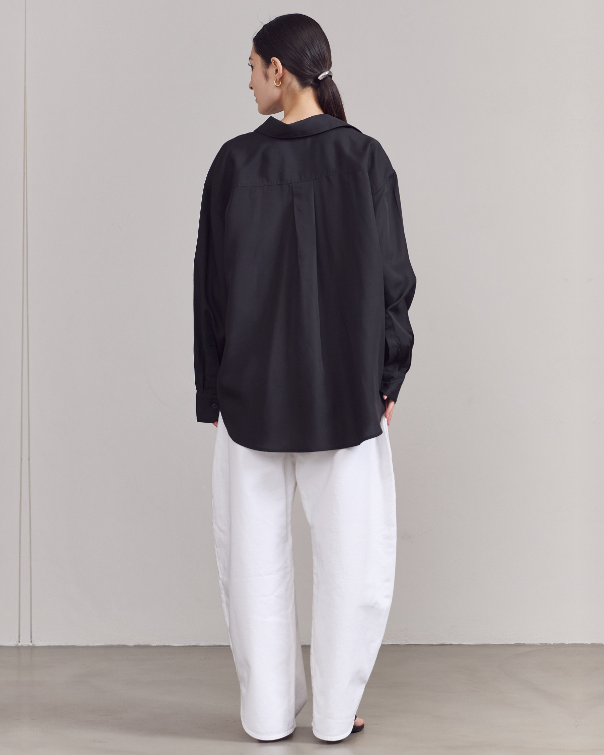 SS25 Lin et Lumière - Essential Oversized Shirt in Black Linen