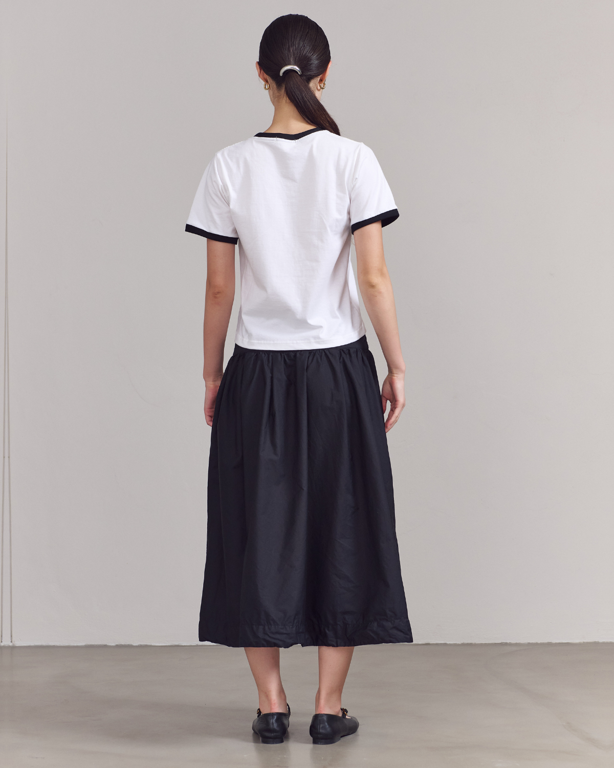 AIMER - Classic Contrast Ribbed T-Shirt in Black