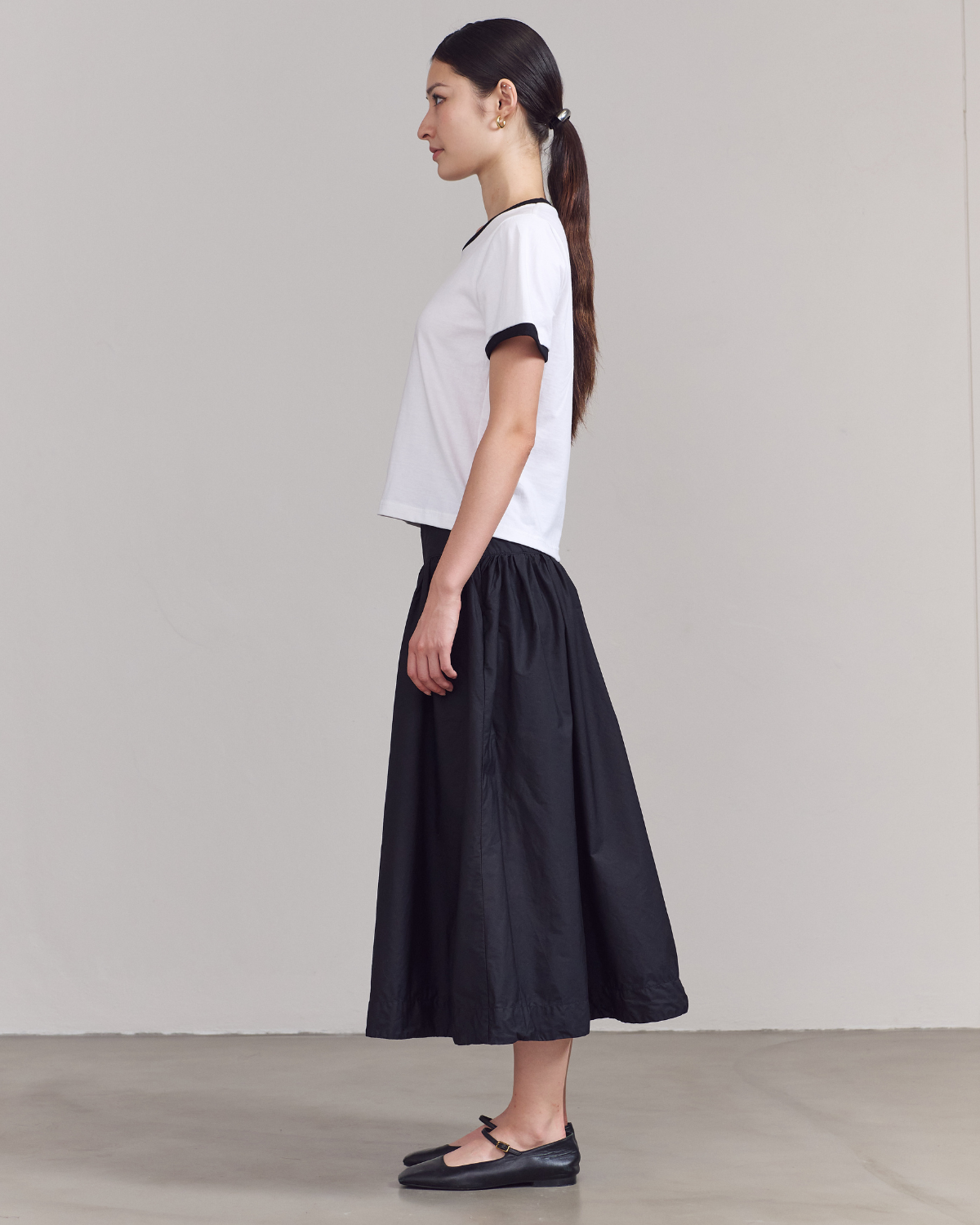 AIMER - Classic Contrast Ribbed T-Shirt in Black