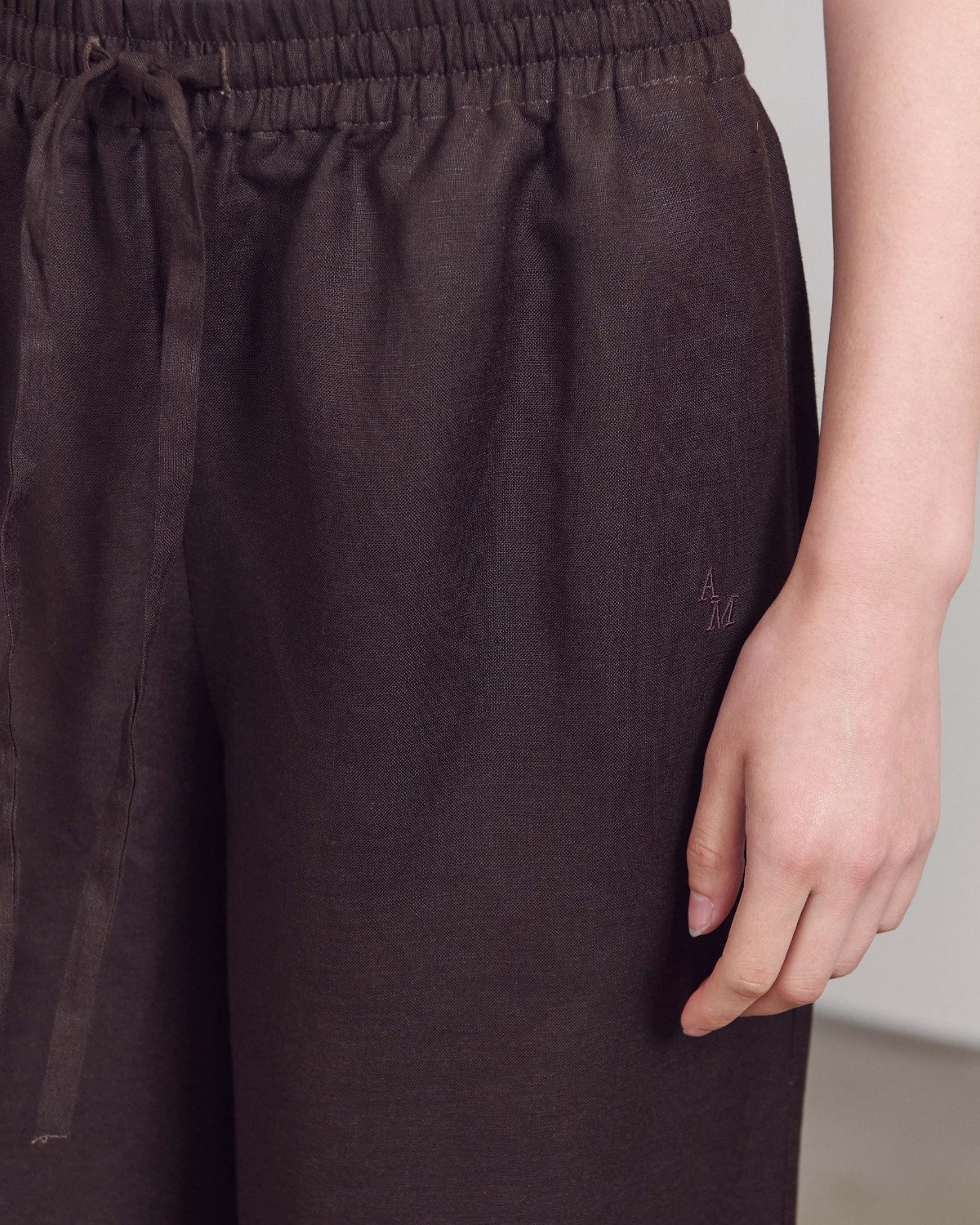 SS25 Lin et Lumière - Wide Leg Trousers in Dark Brown Linen