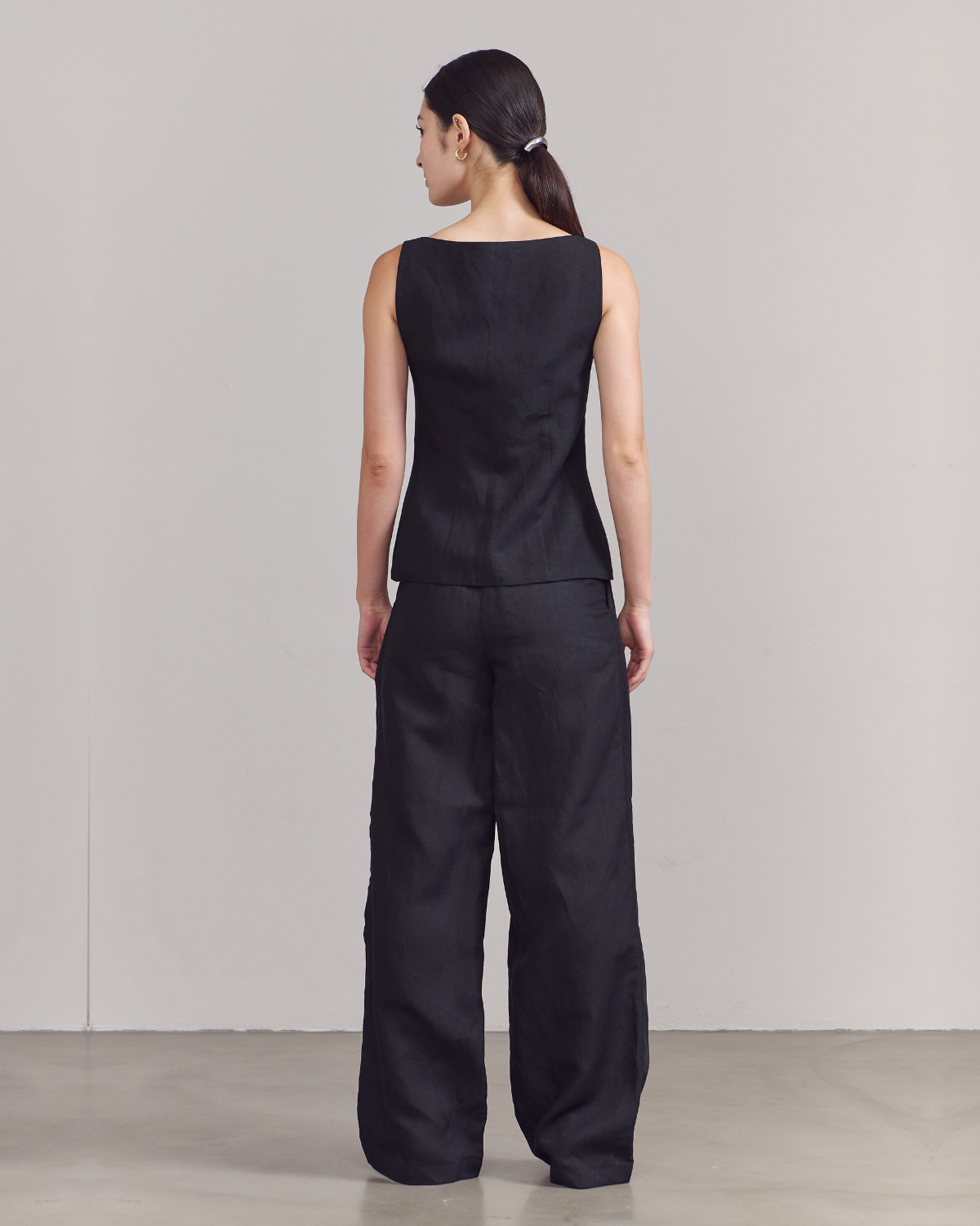 SS25 Lin et Lumière - Classic Square Neck Vest in Black Linen