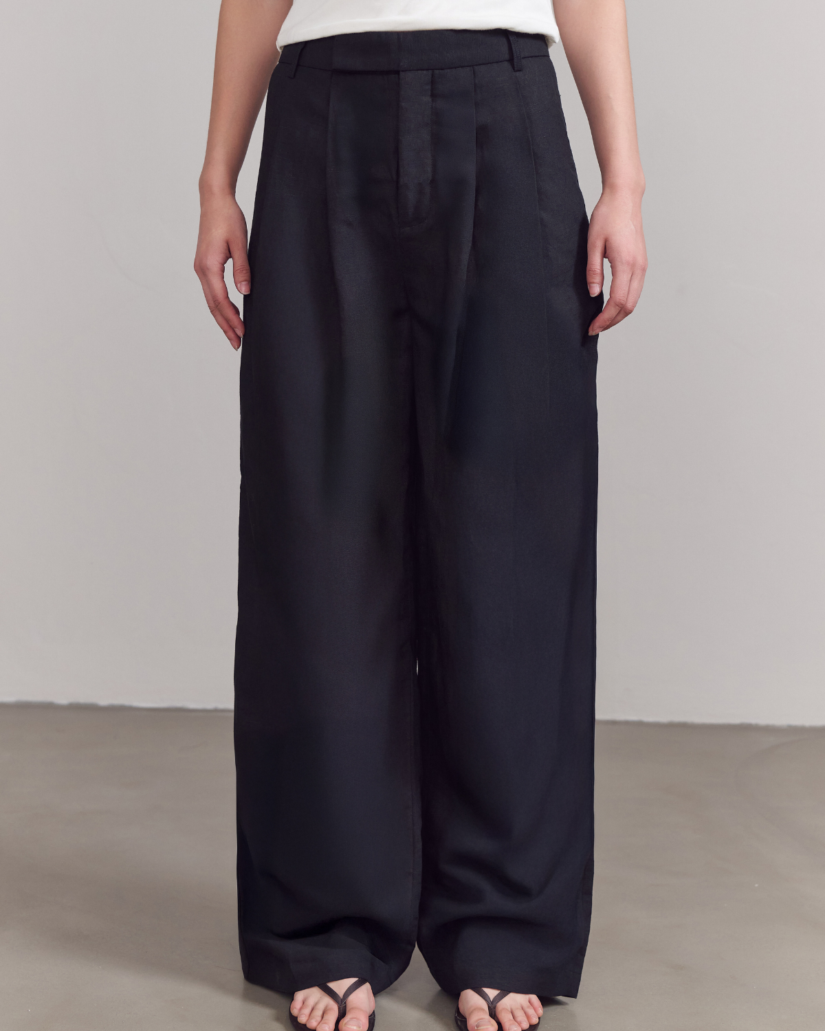 SS25 Lin et Lumière - Oversized Trousers in Black Linen