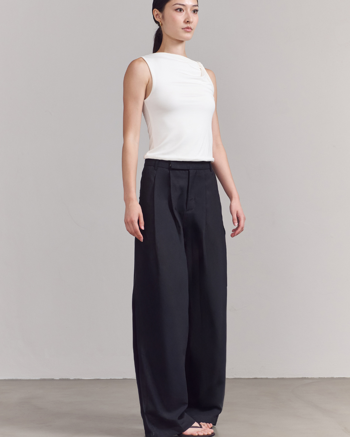 SS25 Lin et Lumière - Oversized Trousers in Black Linen