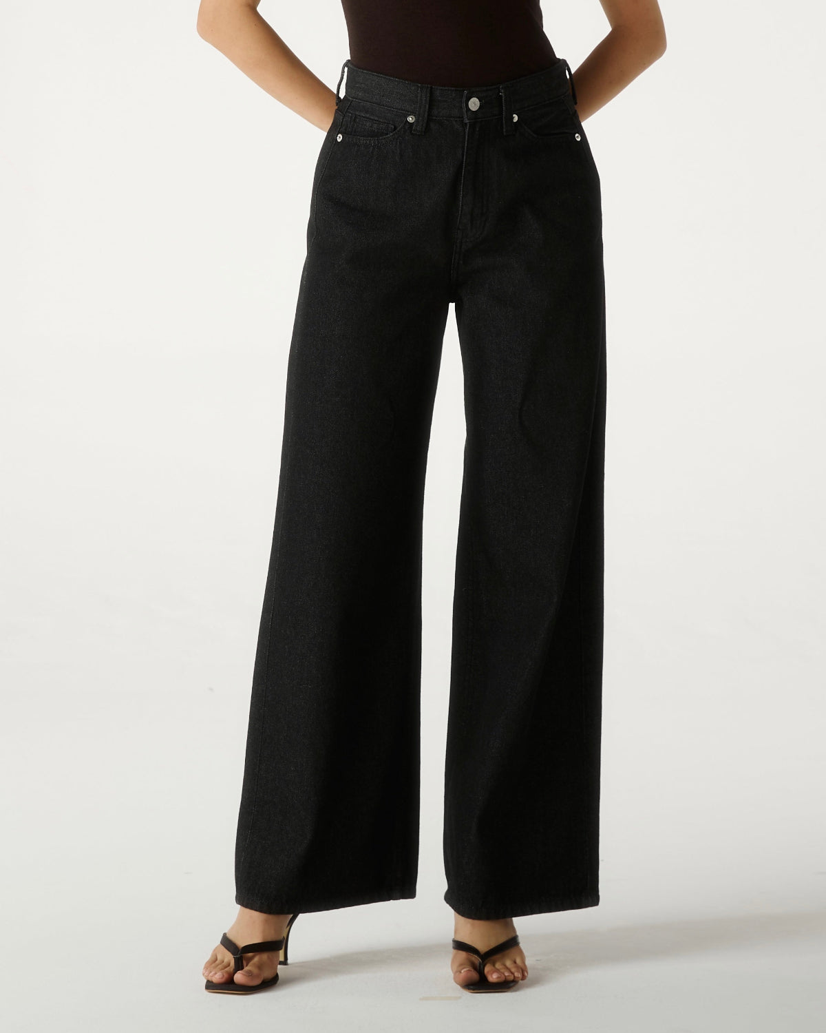 AIMER - 90s Baggy Jeans in Black