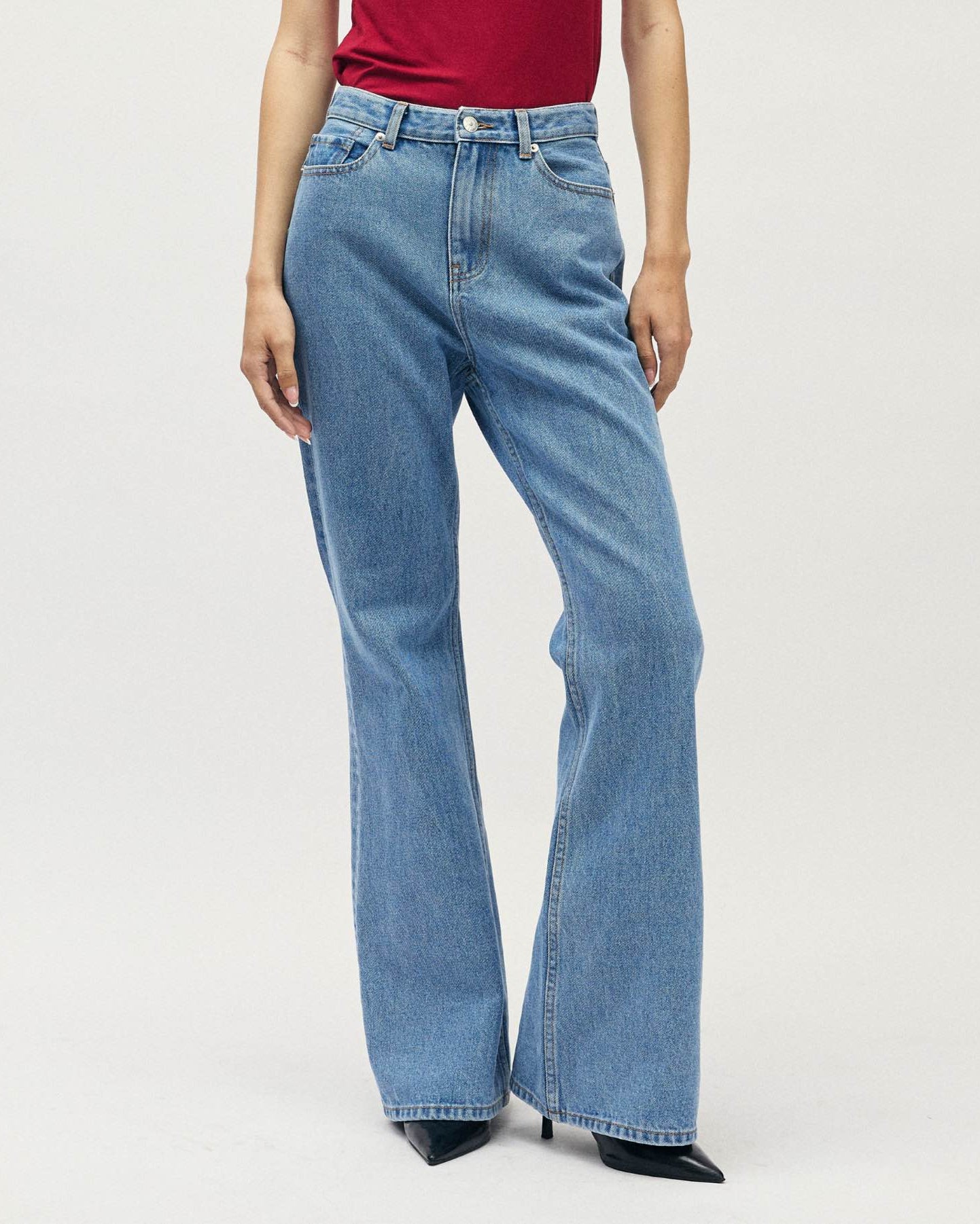 AIMER - 70s Flared Jeans in Light Blue Wash