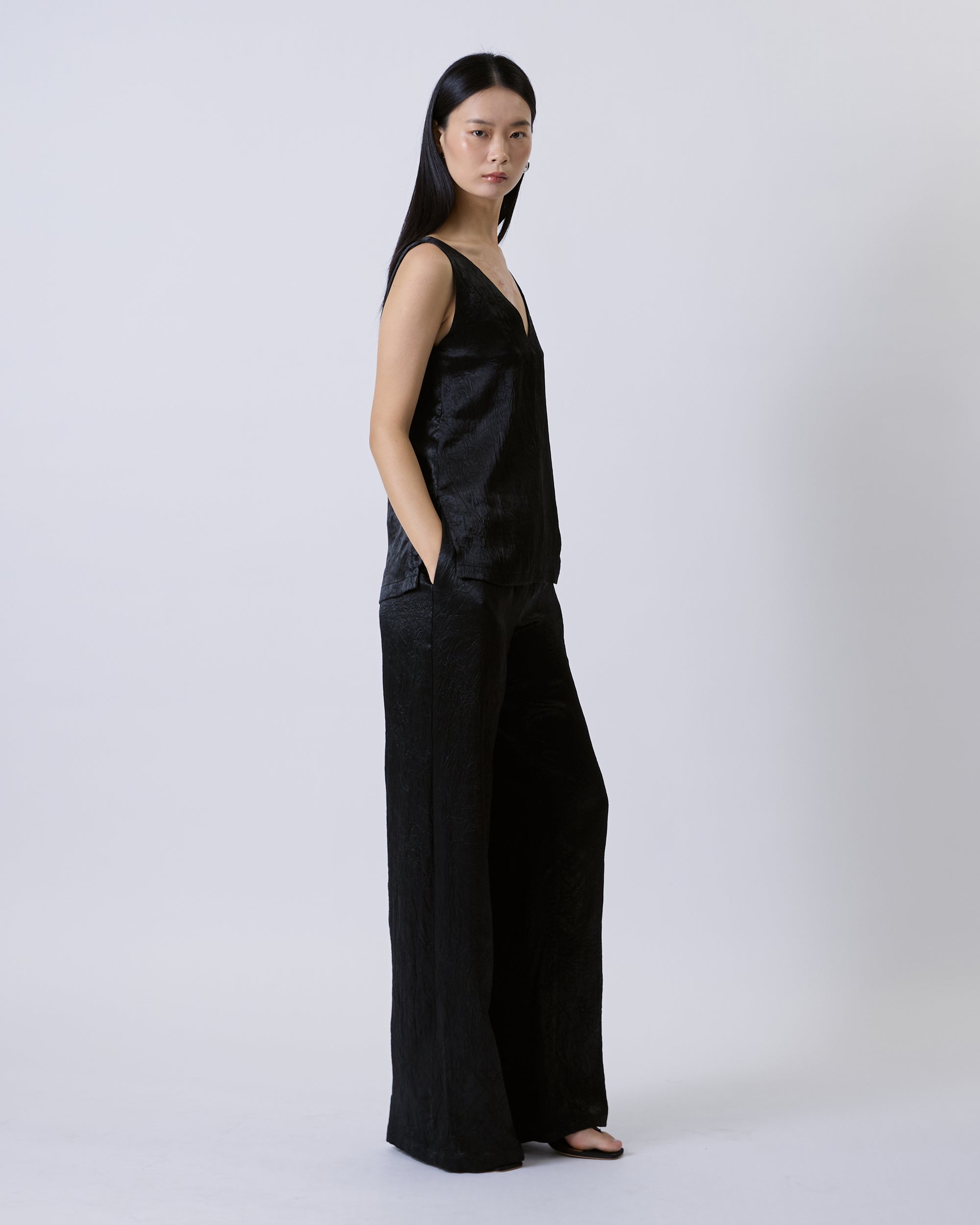 Jungle Urbaine - V-Neck Satin Tank Top in Textured Black
