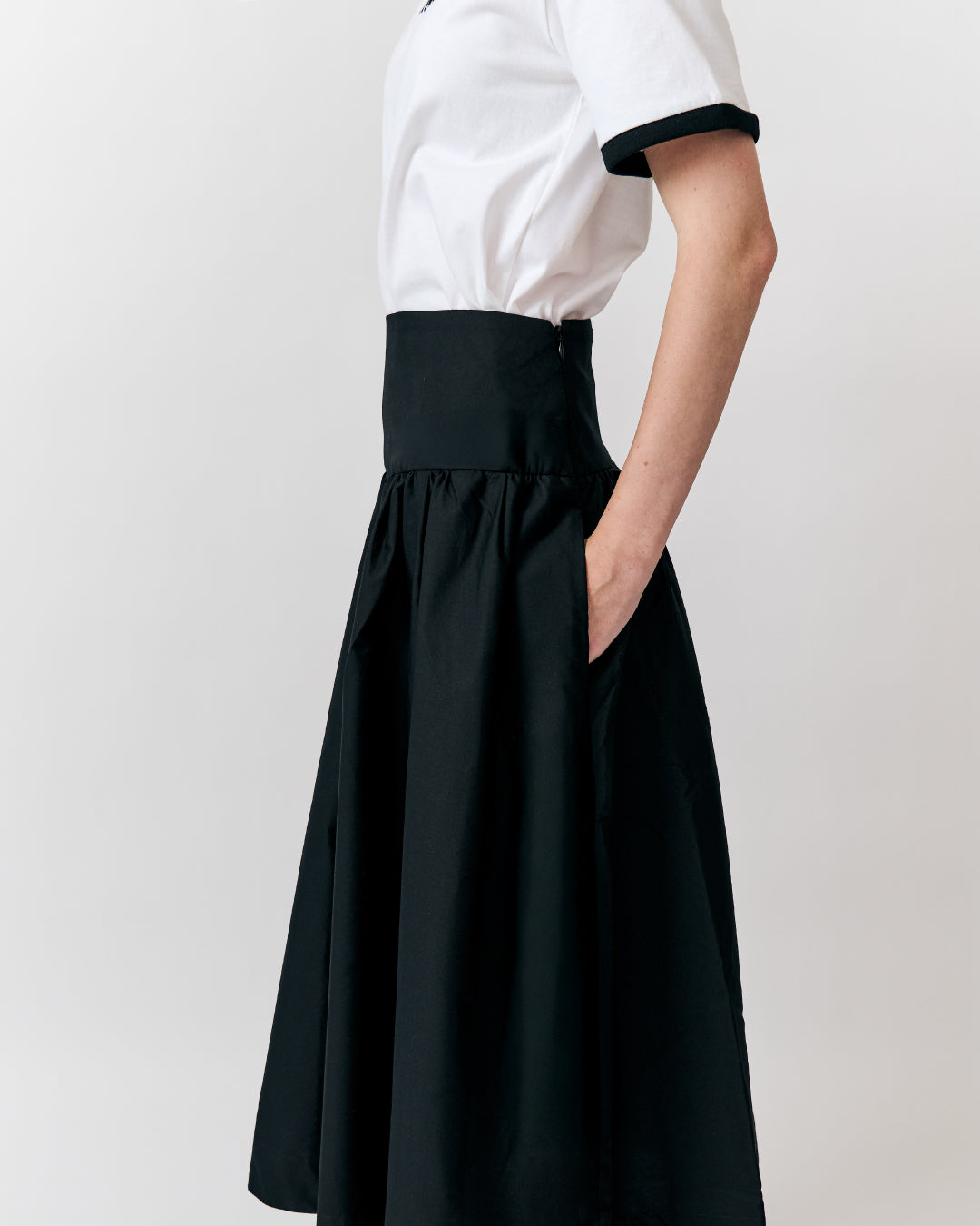 AIMER - Midi A Skirt With Pockets in Black