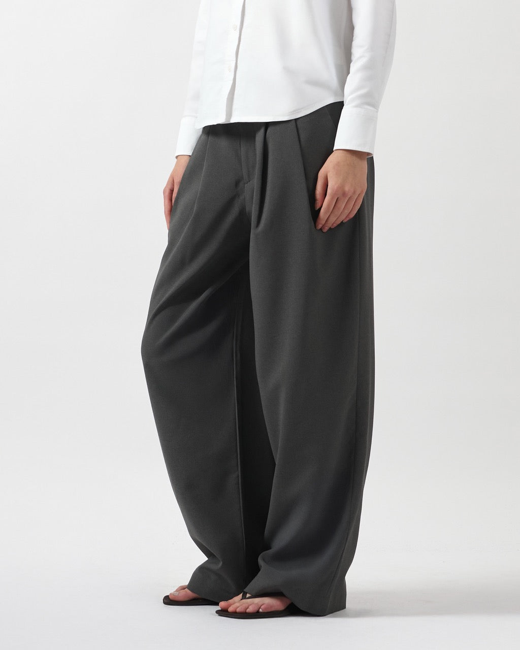 AIMER Core Essential - Double Pleated Oversized Trousers in Dark Grey
