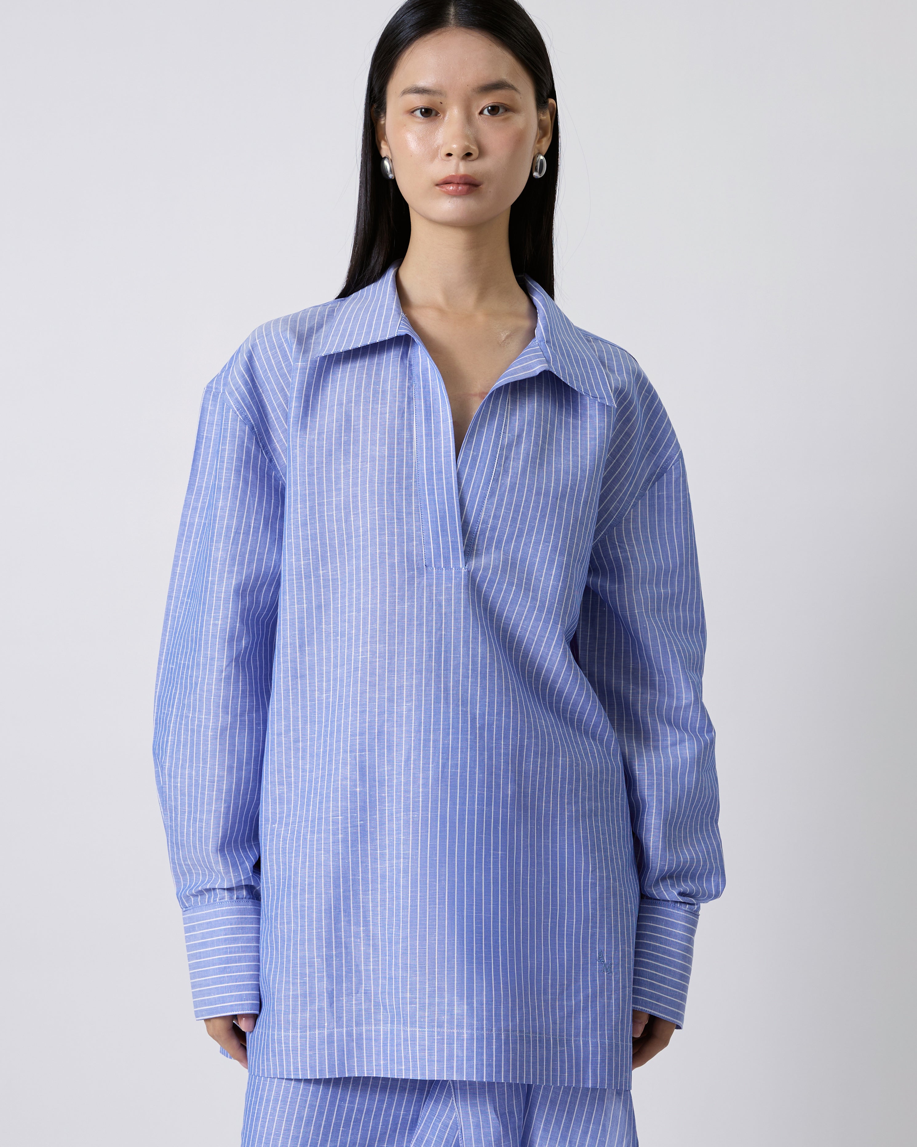 Jungle Urbaine - V-Neck Linen Blouse in Blue Stripe