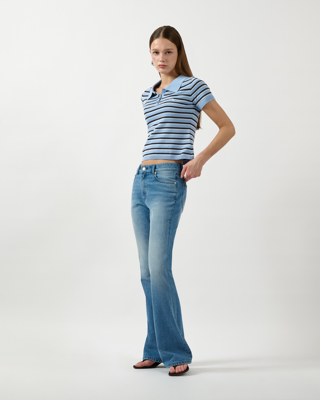 AIMER Core Essential - High Rise Bootcut Jeans in Vintage Wash
