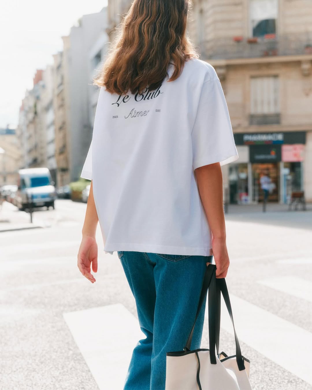 Été Parisien - Le Club Oversized T-Shirt in White